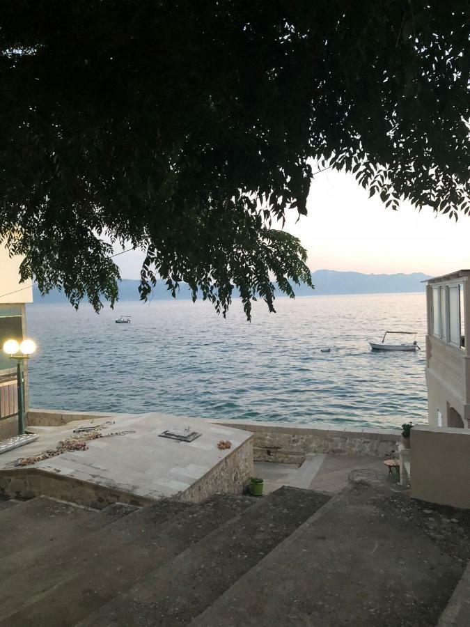 Beach House Buinac Brist Luaran gambar
